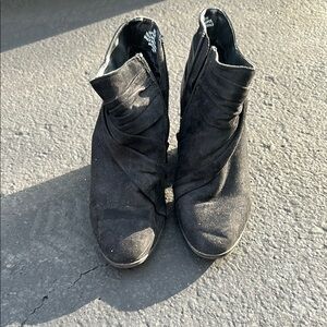 Andrew Geller Black Ruched Ankle Booties